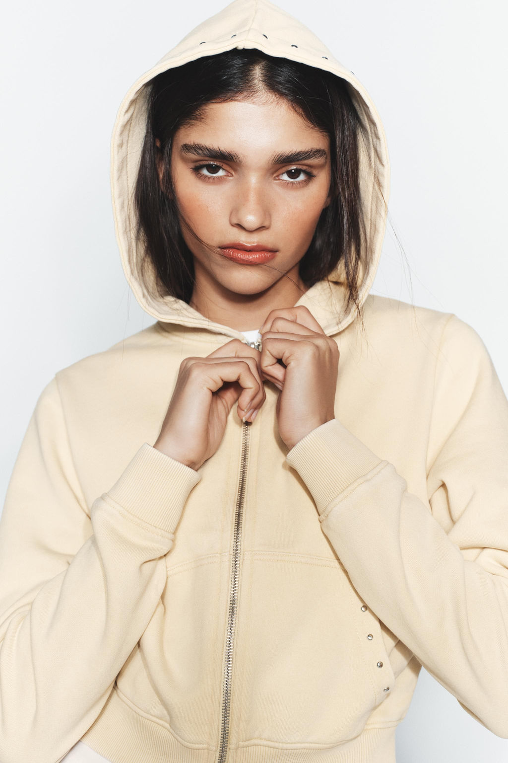 HOODIE WITH STUDS - Zara фото 12