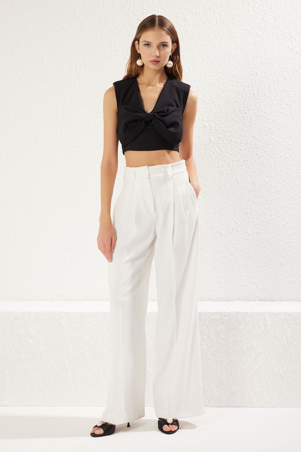 Siyah Fiyonk Detayl? Crop Dokuma Bluz TPRSS25BZ00022 - Trendyolmilla фото 4