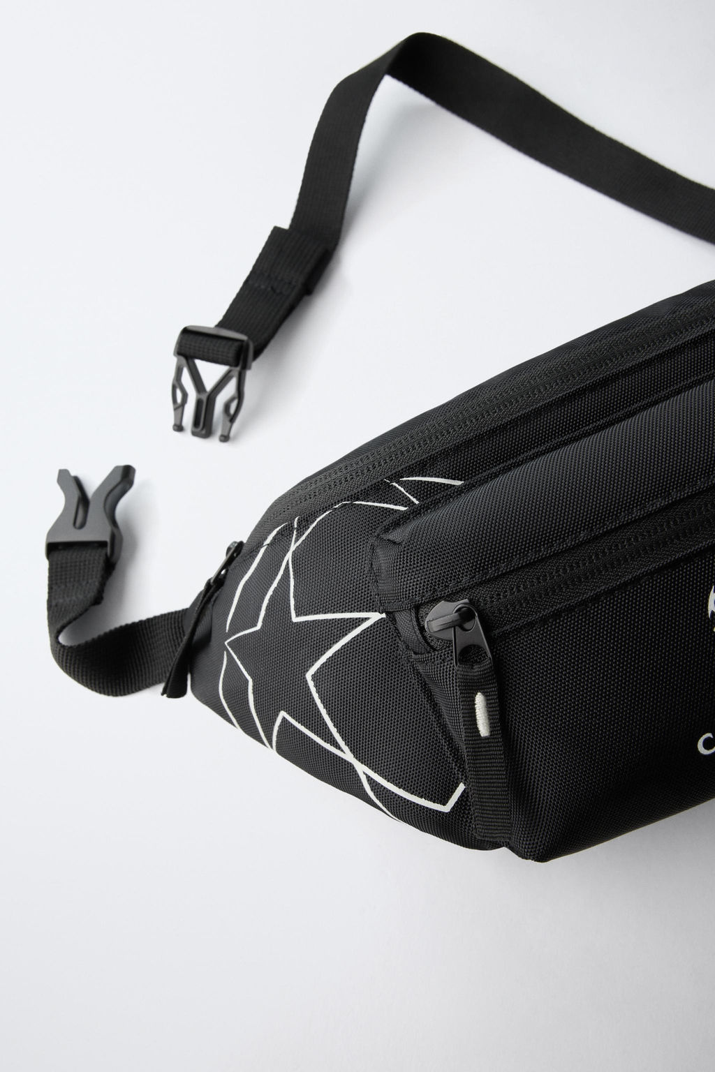 RI?ONERA UEFA CHAMPIONS LEAGUE ® GLOW IN THE DARK / Negro - Zara фото 3