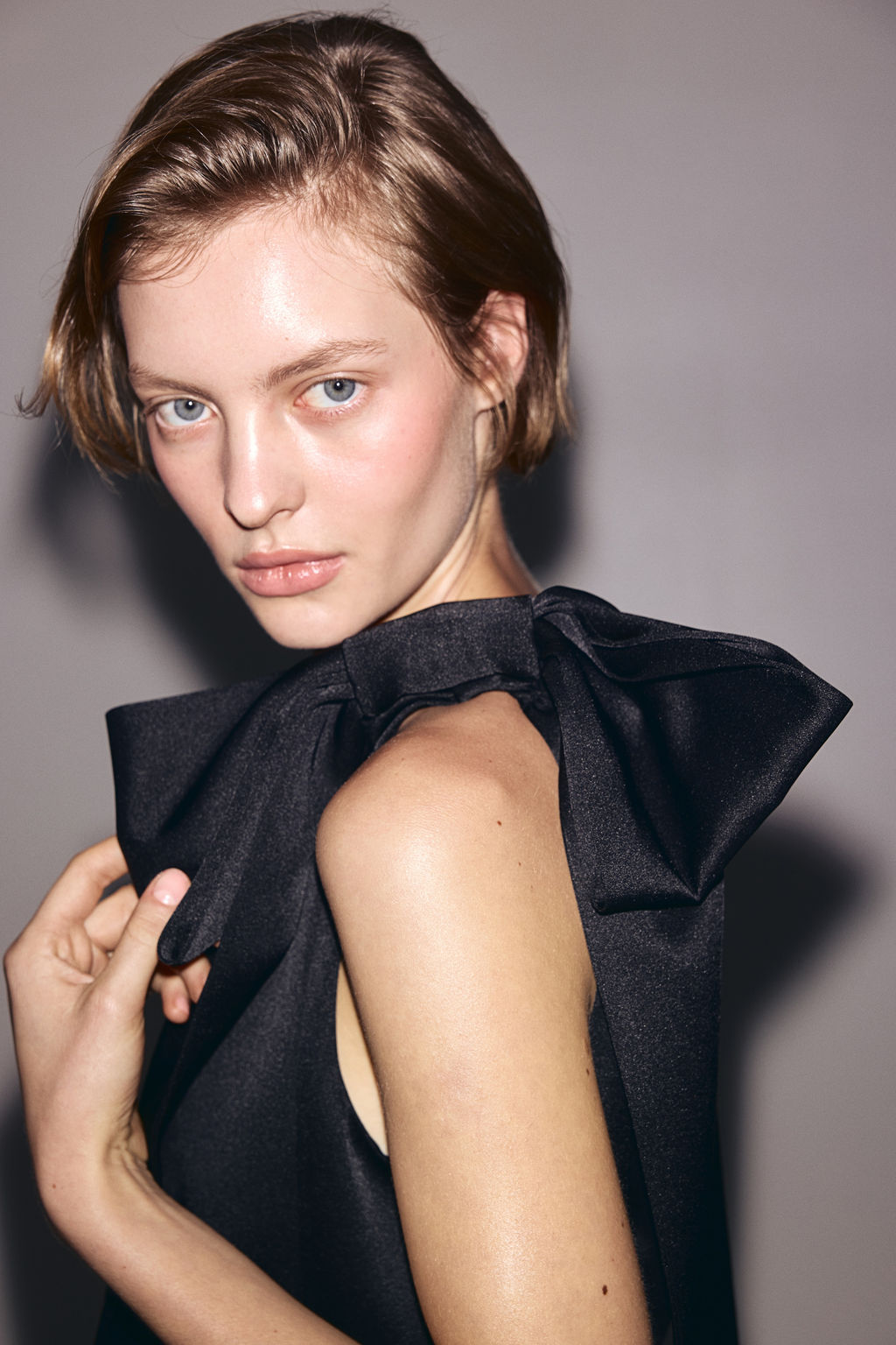 Vestido de un hombro con lazo - H&m фото 4