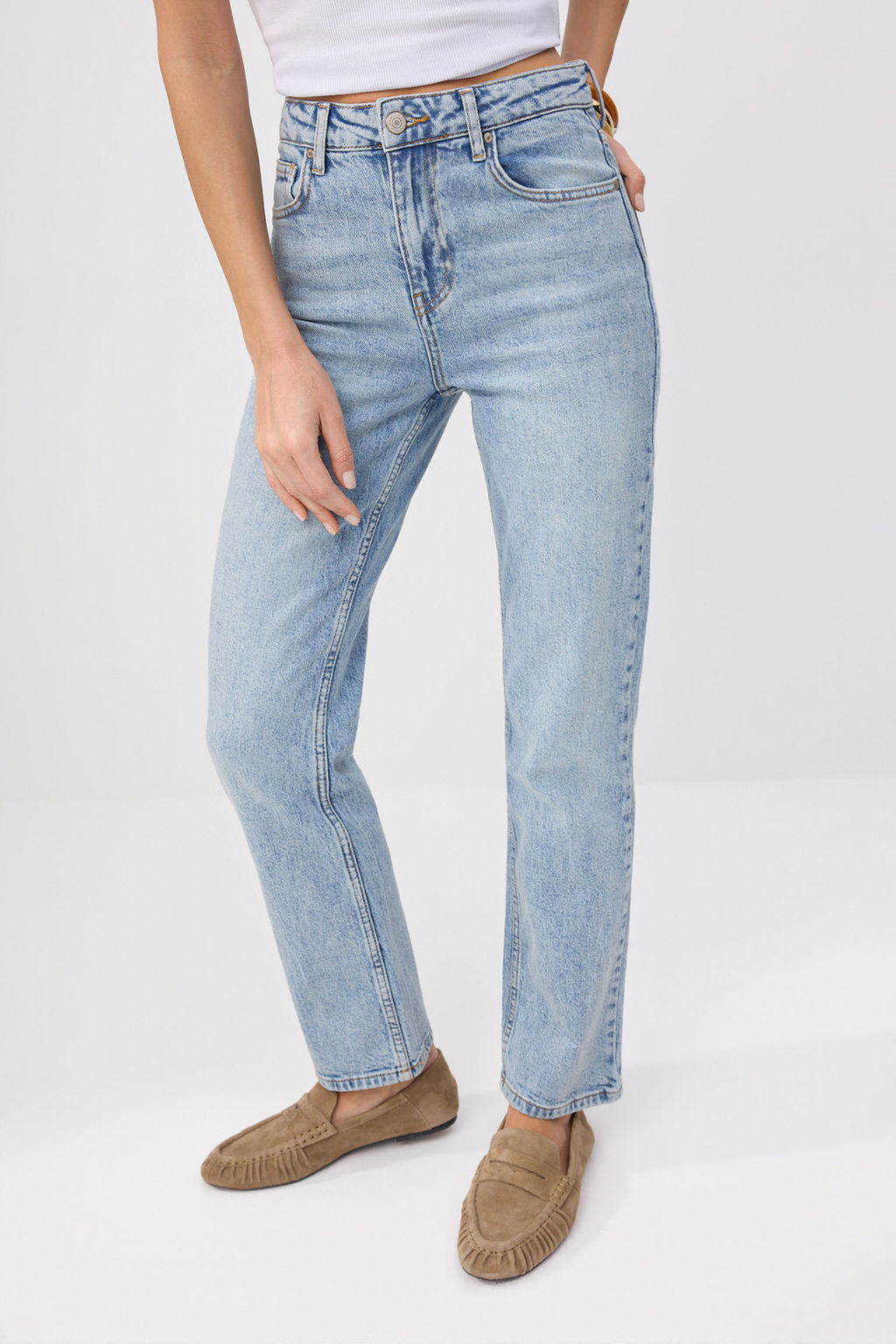 Koyu Mavi Yuksek Bel Az Esnek Mom Jeans TWOSS26JE00113 - Trendyolmilla фото 17