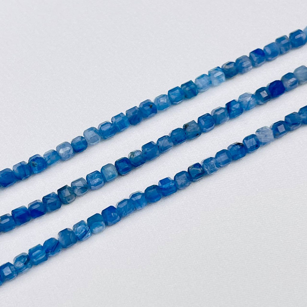 Бусины из украшений из Кианита