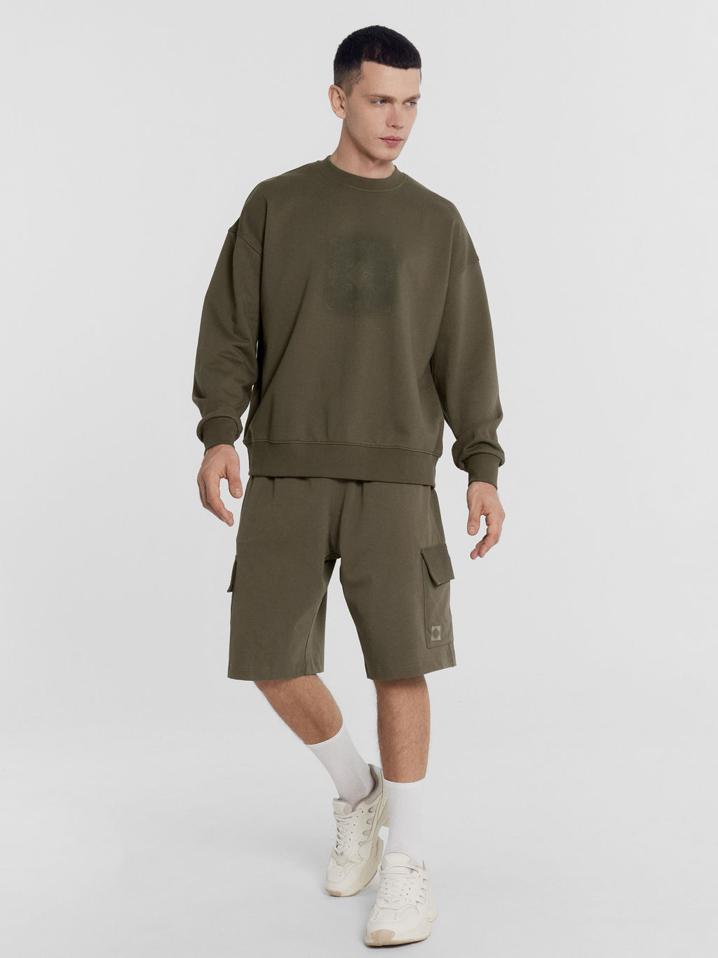 Свитшот мужской в цвете хаки с печатью т.полынь +печать 121868/1 - Mark formelle фото 2