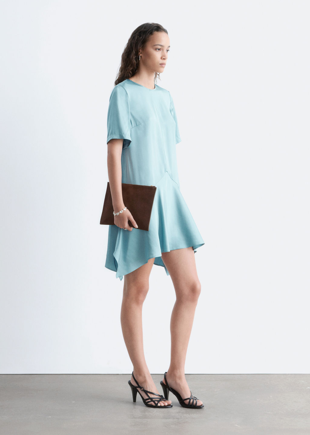 Minivestido con bajo tipo pa?uelo