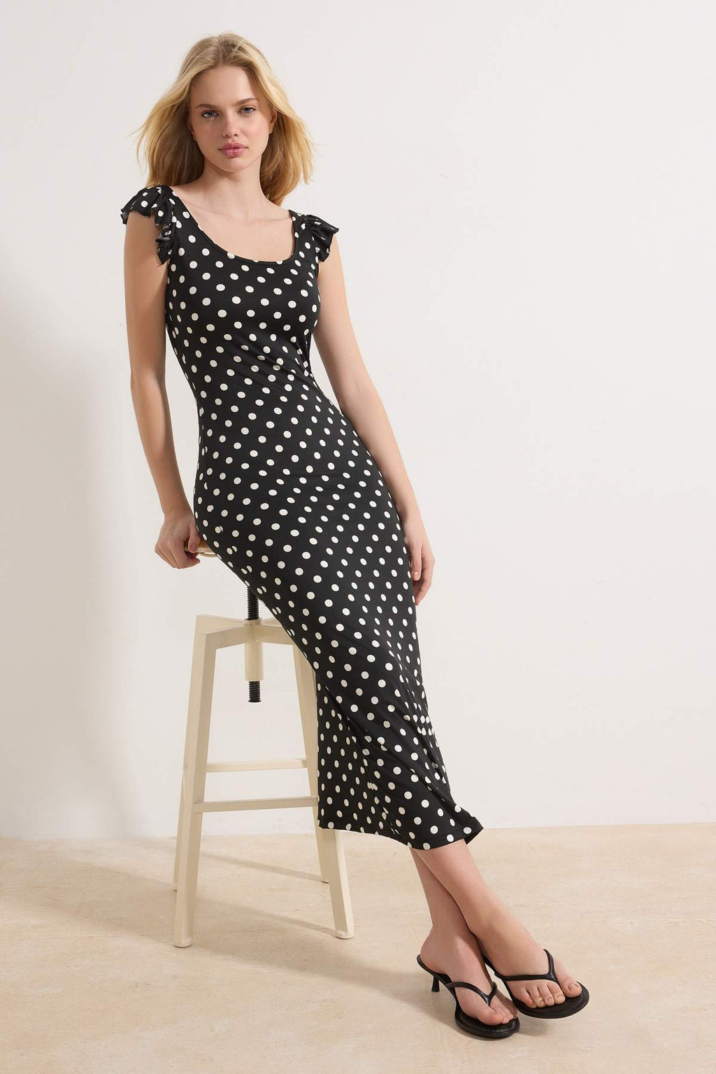 Siyah Puantiyeli Bodycon Havuz Yaka Kolsuz F?rf?rl? Midi Esnek Orme Elbise TWOSS26EL00105