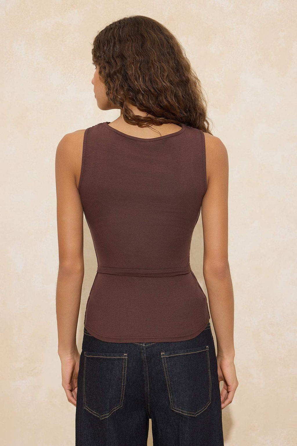 Kahverengi Fitted Degaje Yaka Volanl?/F?rf?rl? Yumusak Orme Bluz TWOSS26BZ00175