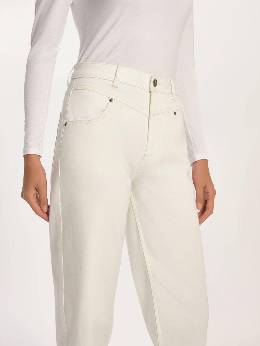 CONTE CON-726 Джинсы mom в молочном оттенке с кокеткой off white - Conte elegant фото 5