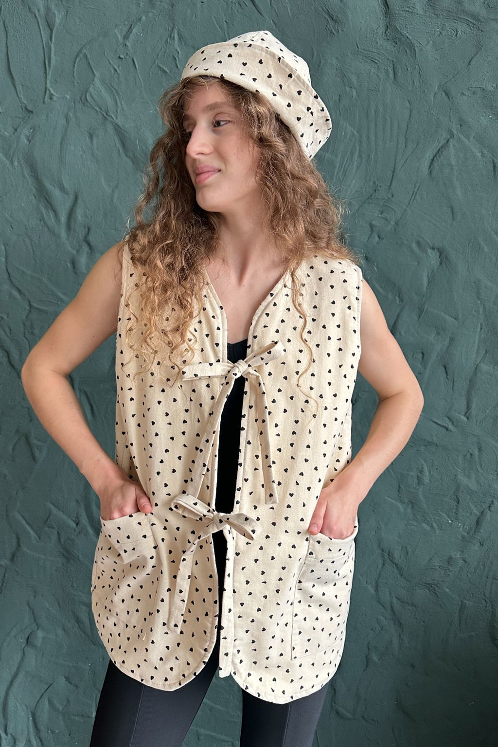 Жилет стеганый HOME109/03/Бежевый, черный