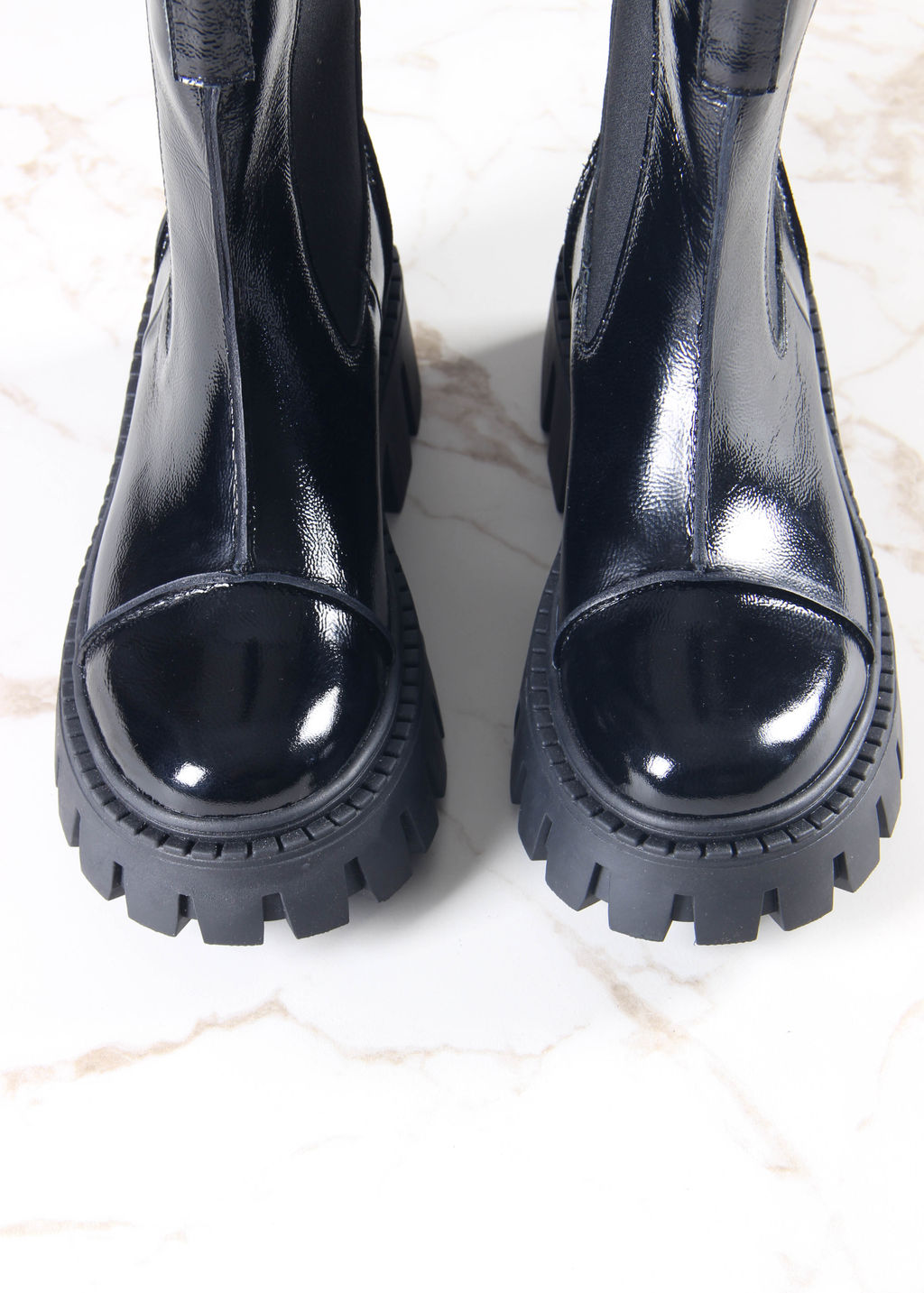 Челси 370.чанкиbl. Черный наплак/Мех