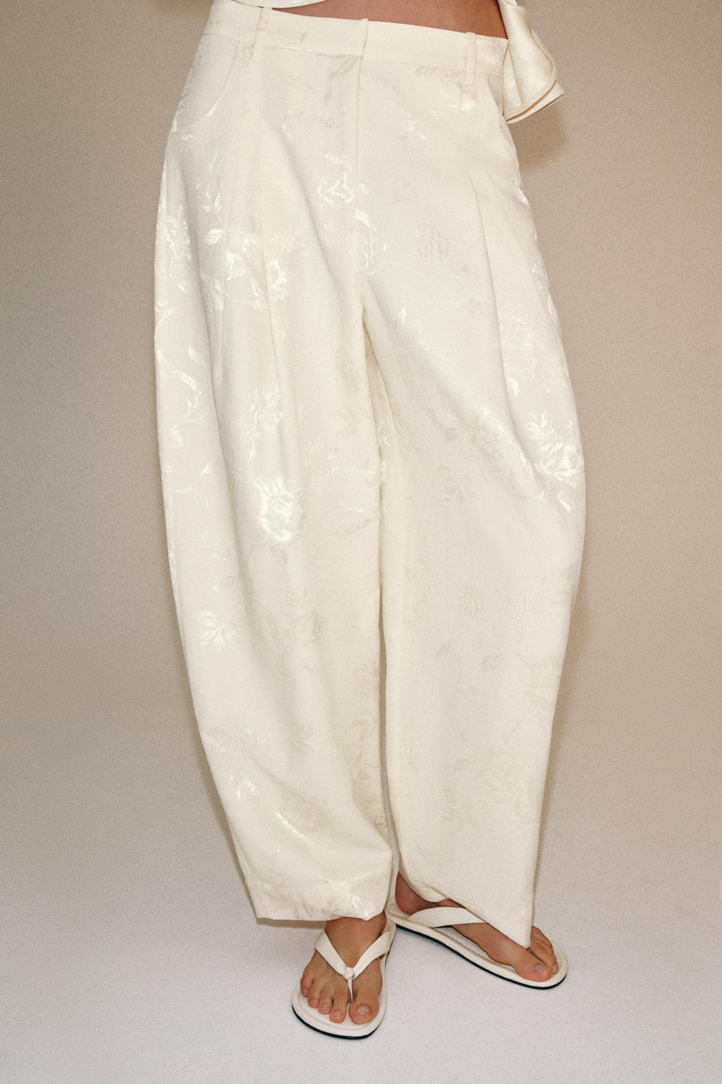 PANTAL?N BARREL JACQUARD ZW COLLECTION / Crudo / Beige - Zara фото 2