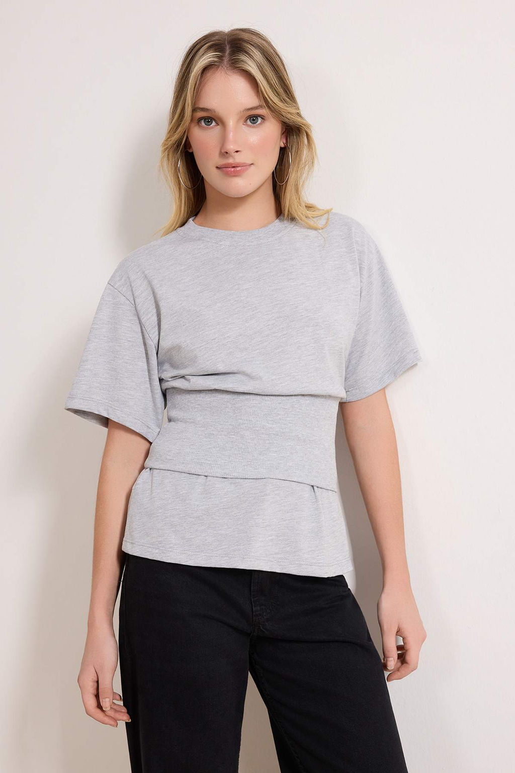 Gri Melanj Fitted/Vucuda Oturan Dusuk Kol K?sa Kollu Tok %100 Pamuk Orme T-Shirt TWOSS26TS00046 - Trendyolmilla фото 2