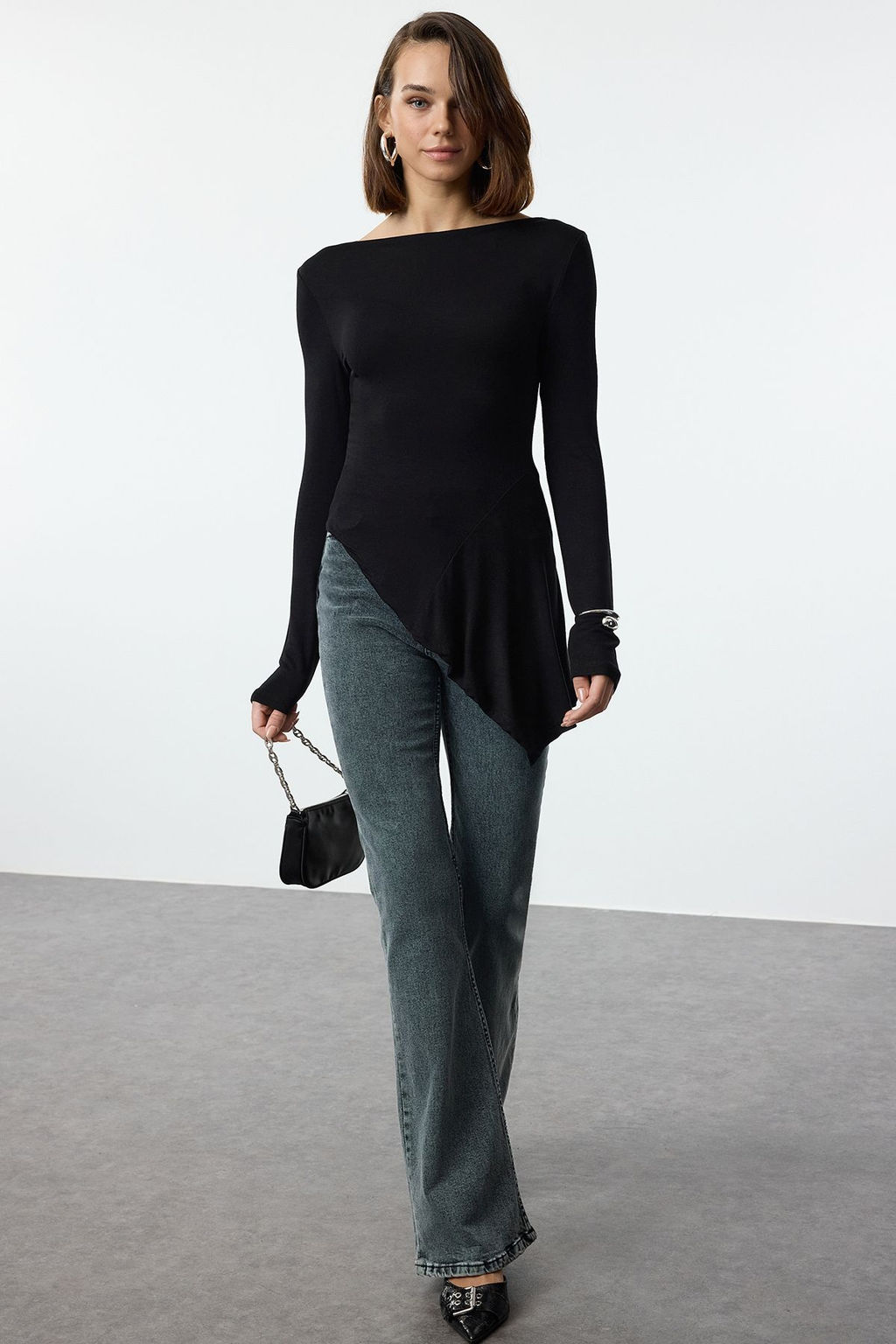 Siyah Viskon/Yumusak Kumasl? Asimetrik Esnek Orme Bluz TWOAW25BZ00233