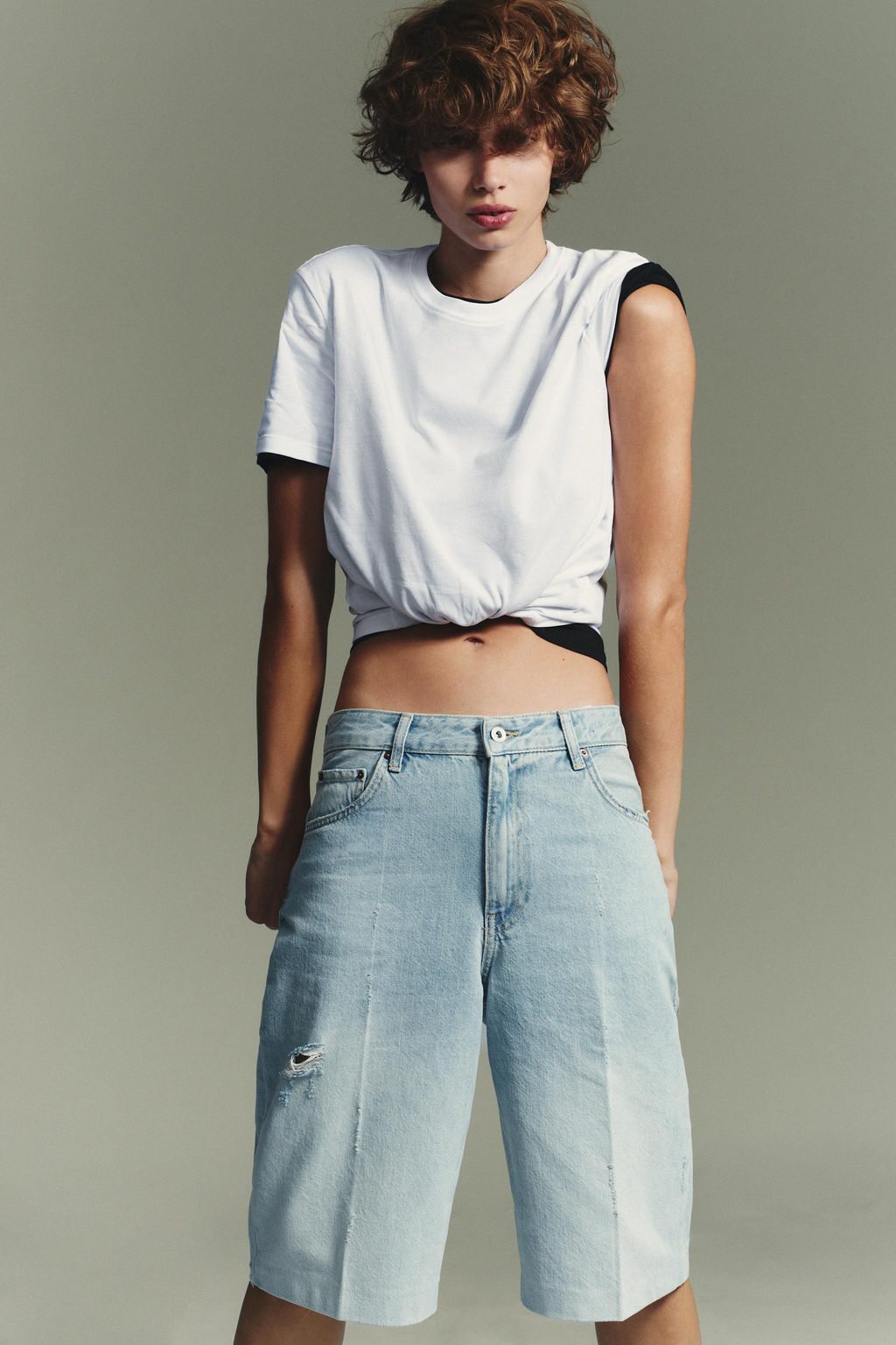 TRF RIPPED MID-RISE DENIM JORTS - Zara фото 4