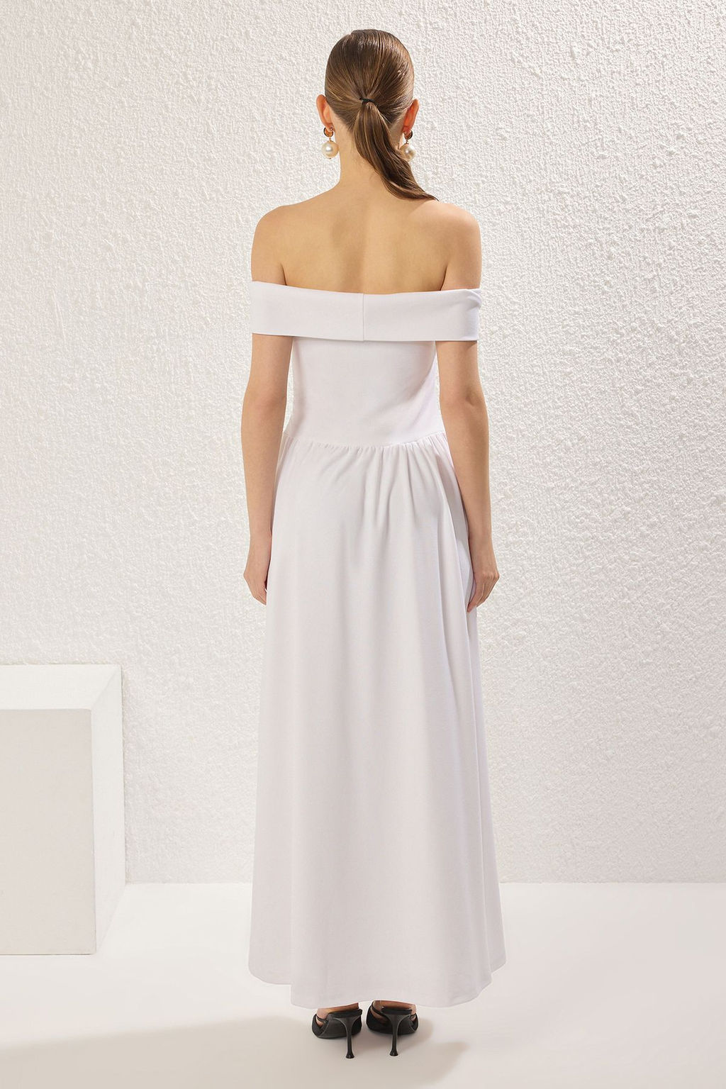 TRENDYOLMILLA Siyah A-Kesim Carmen Yaka Orme Midi S?k Elbise TPRSS25EL00150