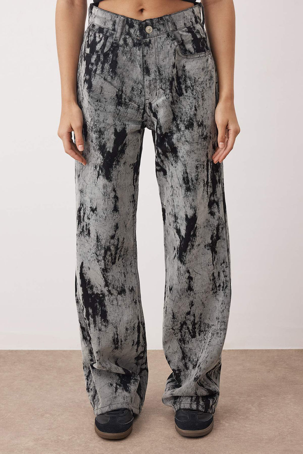Gri Suet Gorunumlu Flok Bask?l? Yuksek Bel Wide Leg Jeans TWOAW26JE00162 - Trendyolmilla фото 3