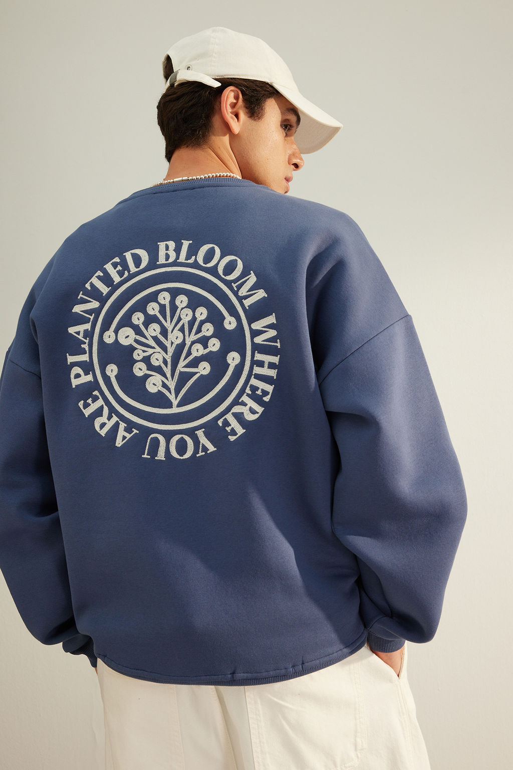 Indigo Oversize/Genis Kesim Cicek Nak?sl? Ici Polar/S?cak Tutan Sweatshirt TMNAW24SW00012