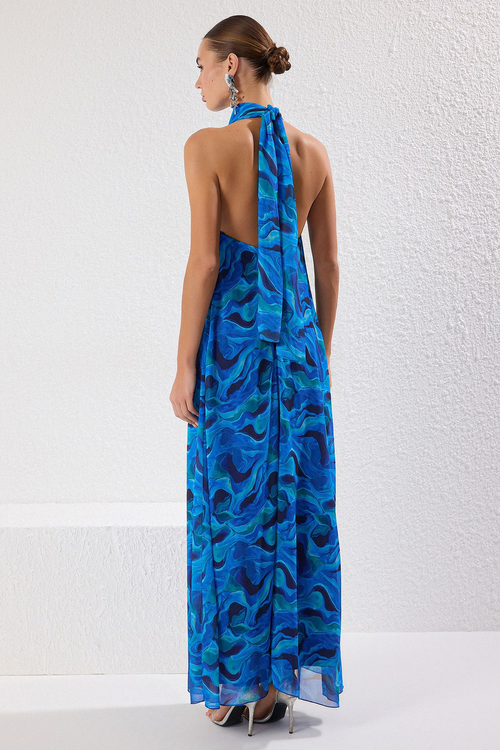 TRENDYOLMILLA Cok Renkli Soyut Desenli Astarl? Sifon Dokuma Uzun S?k Abiye Elbise TPRSS25AE00126 фото 10