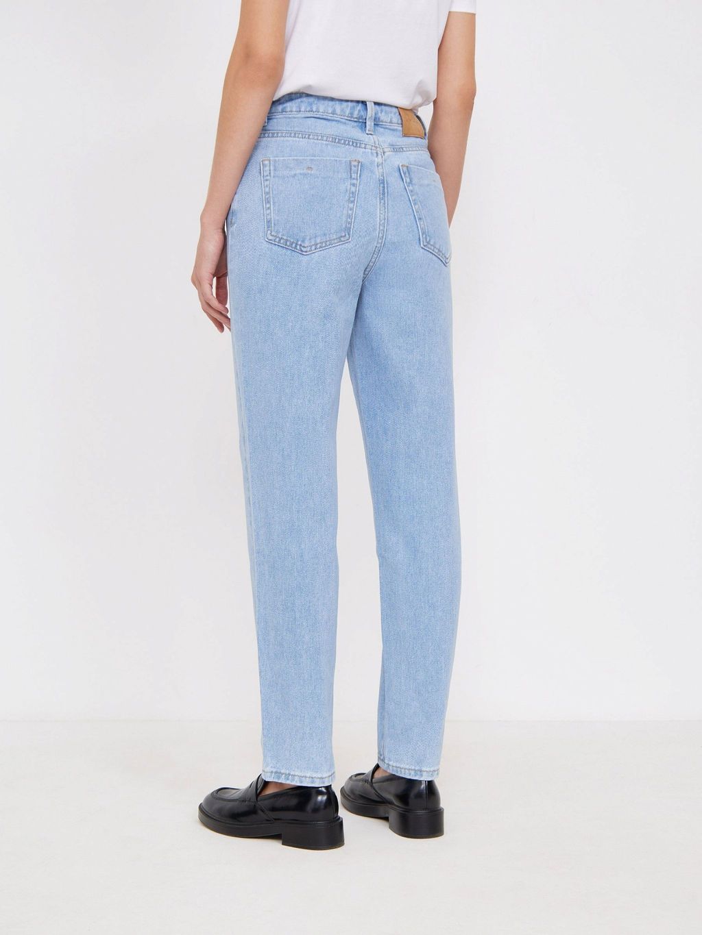 ЕМКА / Зауженные джинсы из плотного хлопка - Emka фото 4