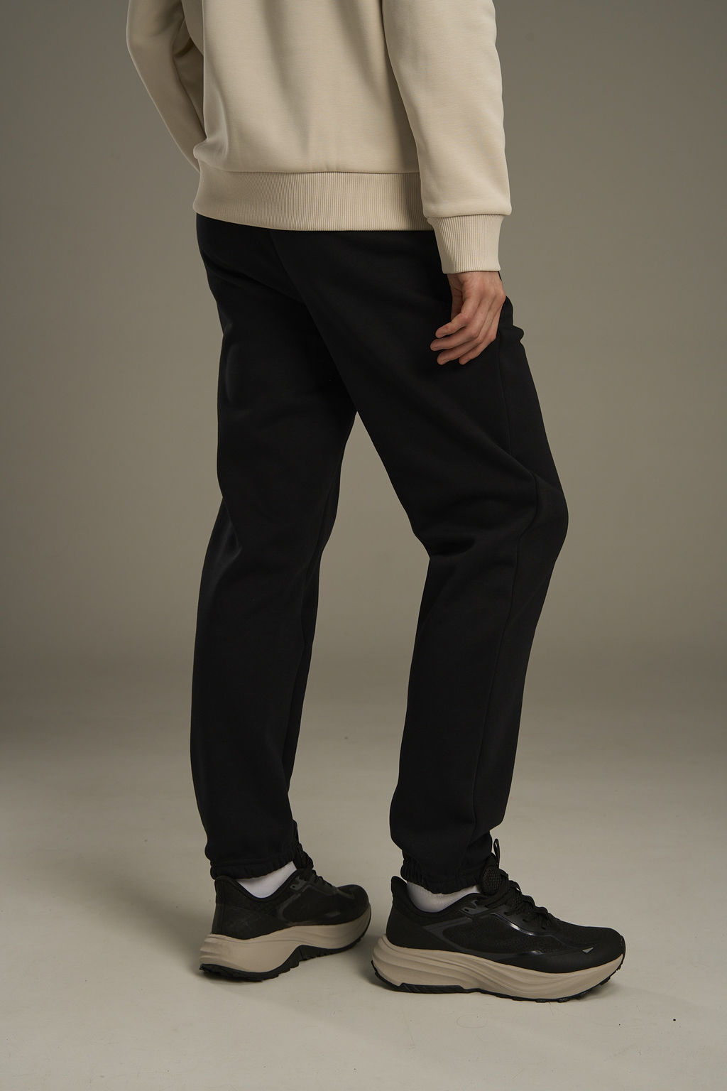 Брюки трикотажные утепленные Черный ANTA TRN Knit Track Pants фото 7