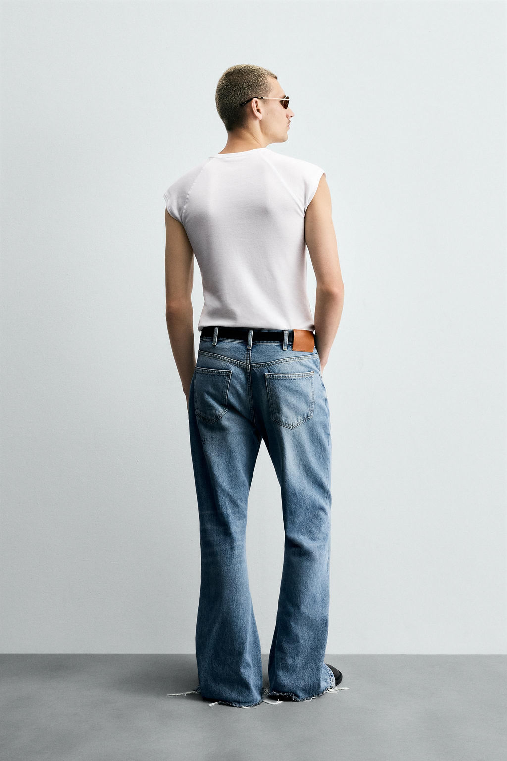 FLARE FIT JEANS