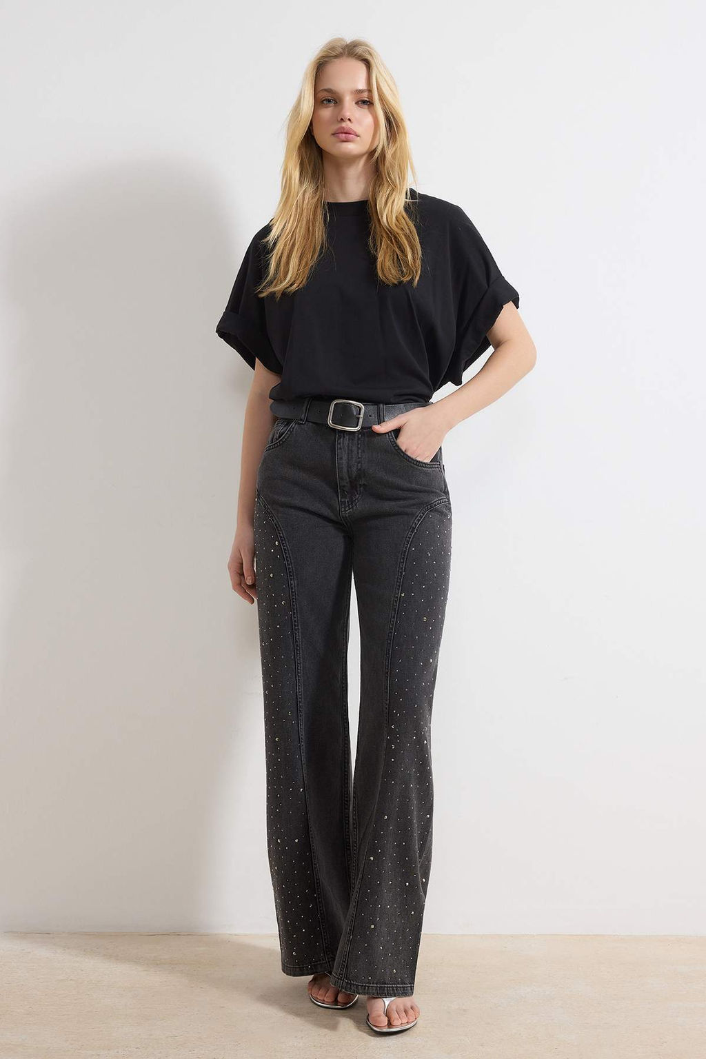 Siyah DOKUMLU Tasl? Dikis Detayl? Yuksek Bel %100 Pamuk Wide Leg Jeans TWOSS26JE00079