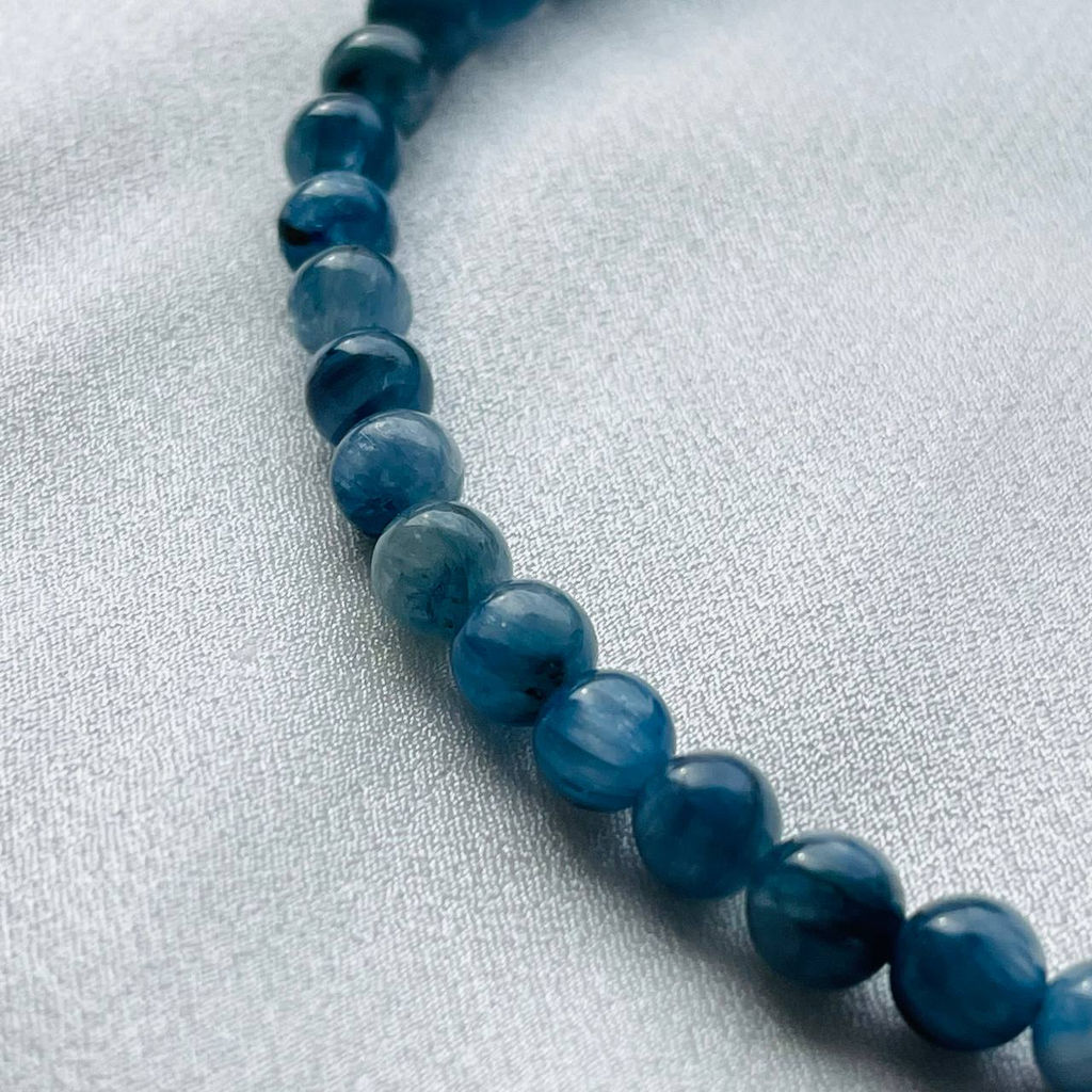 Бусы из Кианита