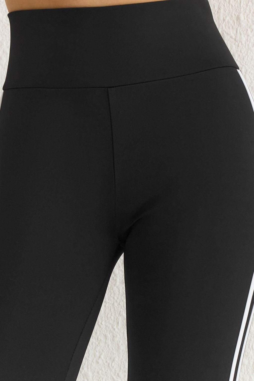 TRENDYOLMILLA Siyah Serit Detayl? Tam Boy Orme Spor Tayt THMSS25TY00005  фото 4