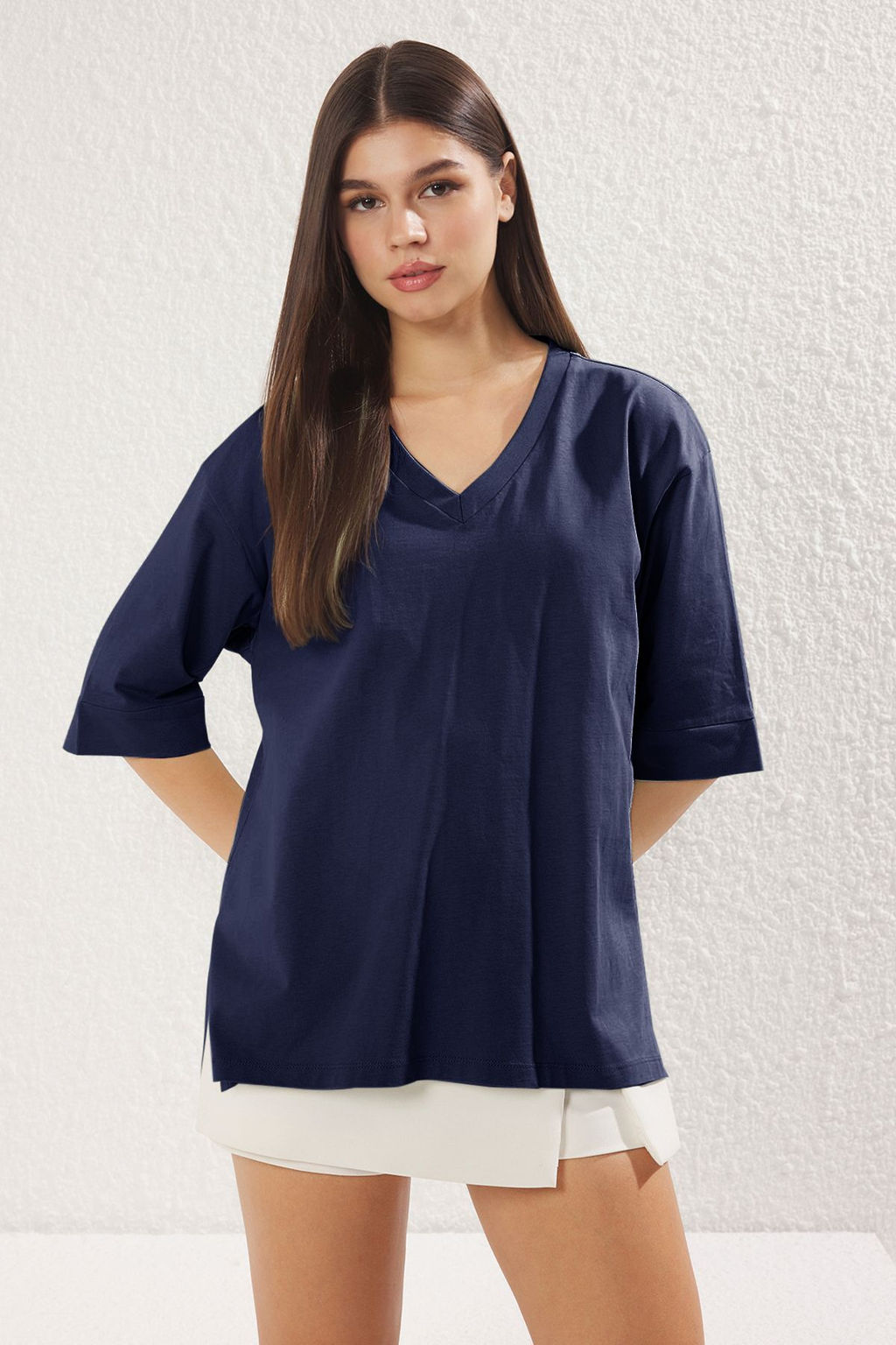 TRENDYOLMILLA Lacivert %100 Pamuk Oversize/Genis Kal?p Truvakar Kol Orme T-Shirt TWOSS25TS00011  фото 10