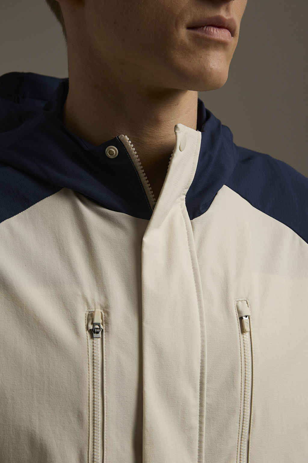 Ветровка с капюшоном Темно-синий/Бежевый - Anta фото 4