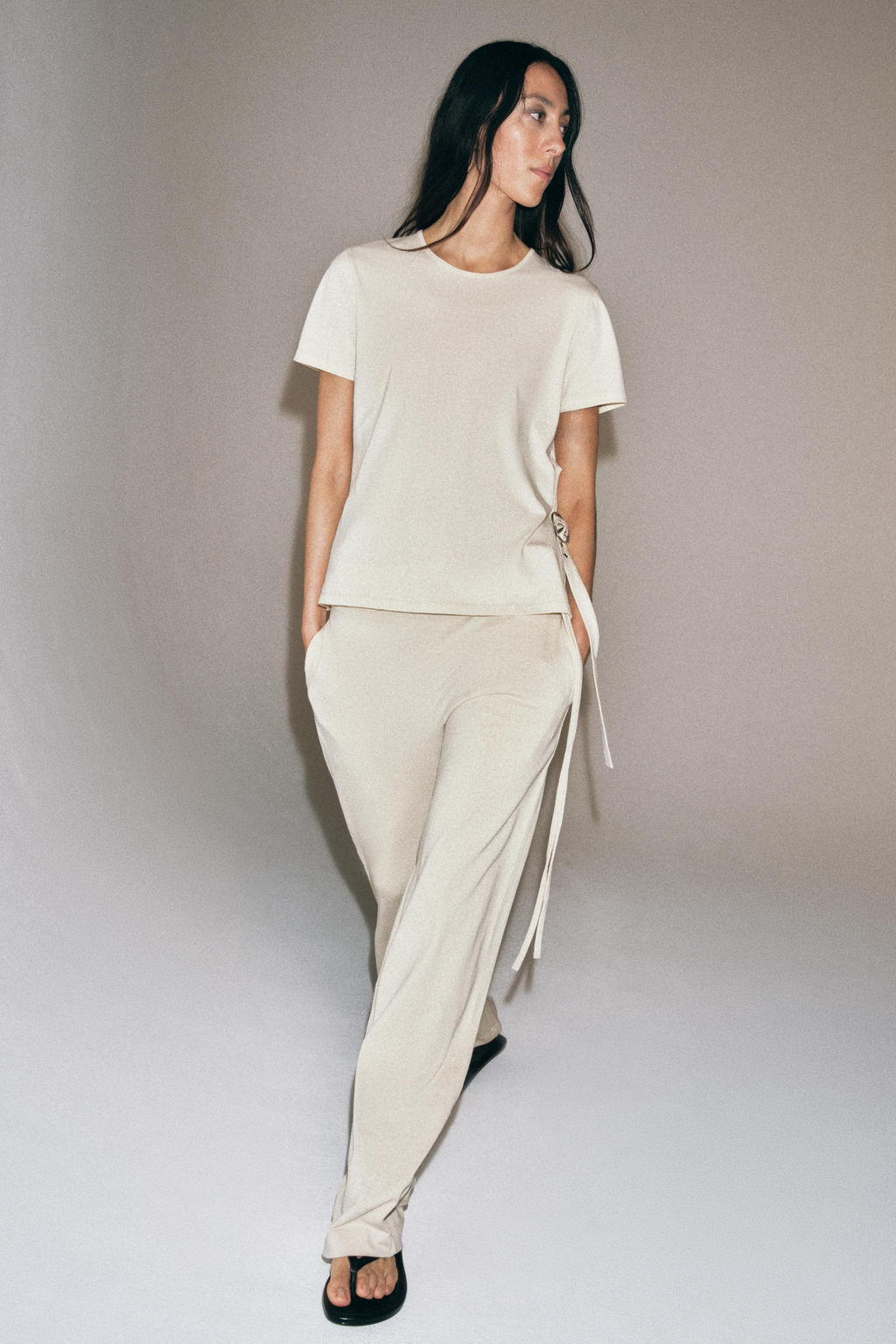 CAMISETA ABERTURA HEBILLA / Beige - Zara фото 4