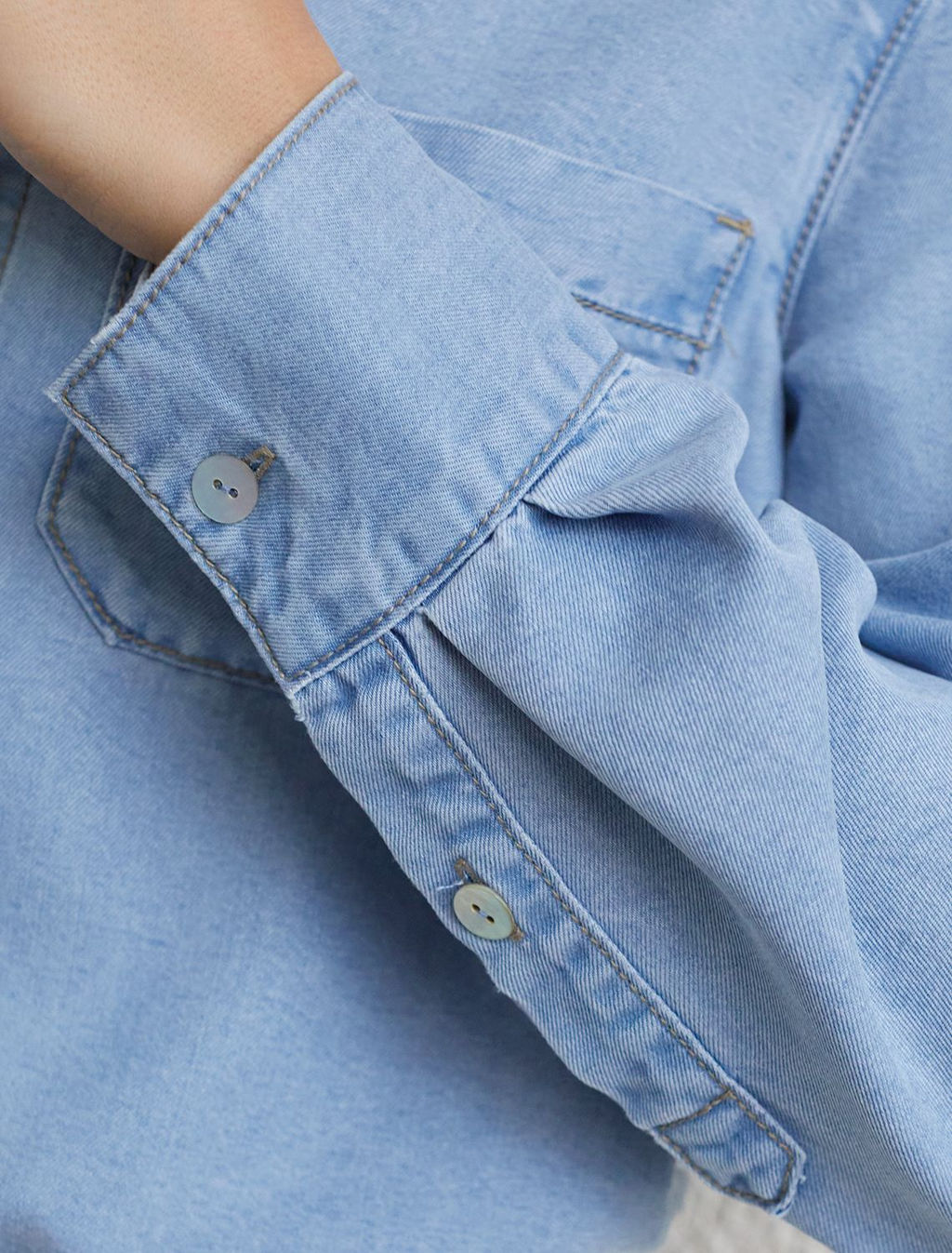 Укороченная блузка с кулиской из джинсового лиоцелла - Vilatte фото 2