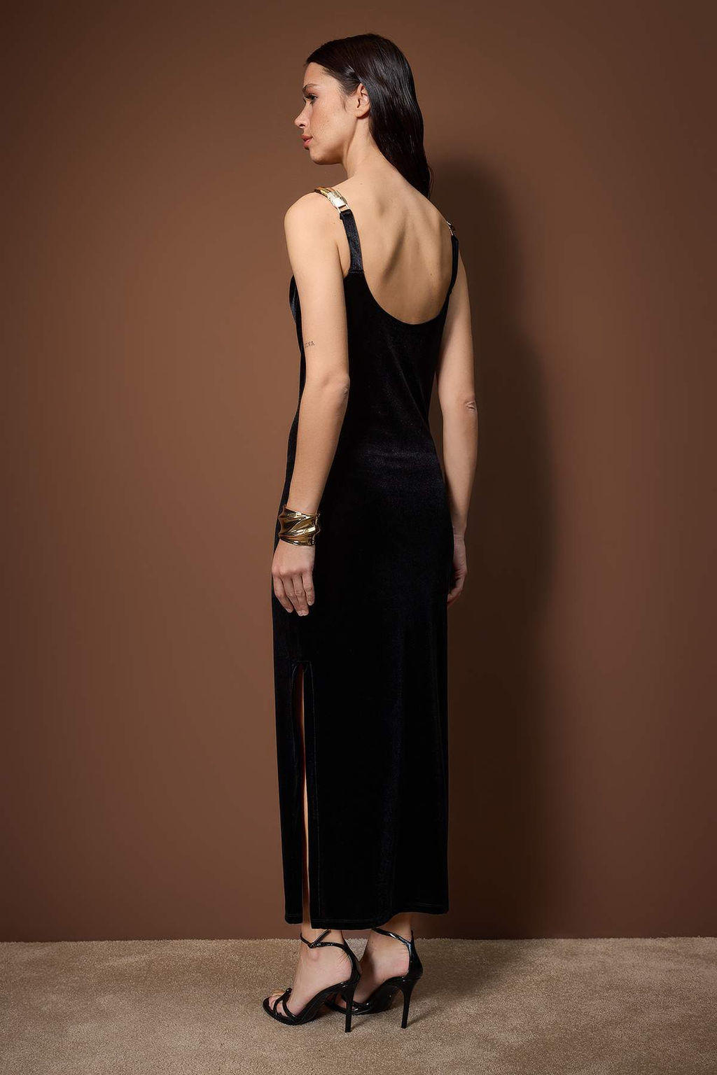 Siyah Aksesuar Detayl? Orme Kadife Maxi Astars?z Elbise TPRAW26EL00062 - Trendyolmilla фото 6