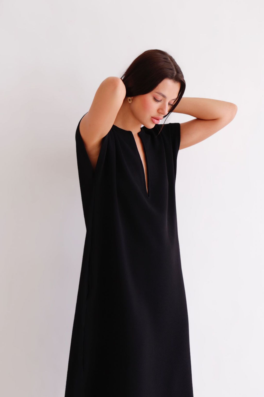 Martichelli Платье чёрное с глубоким вырезом летнее  фото 14