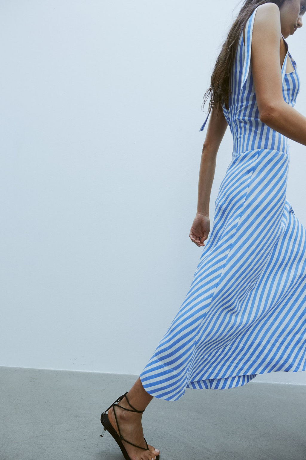 Vestido en mezcla de lino con tirantes de lazo - H&m фото 4