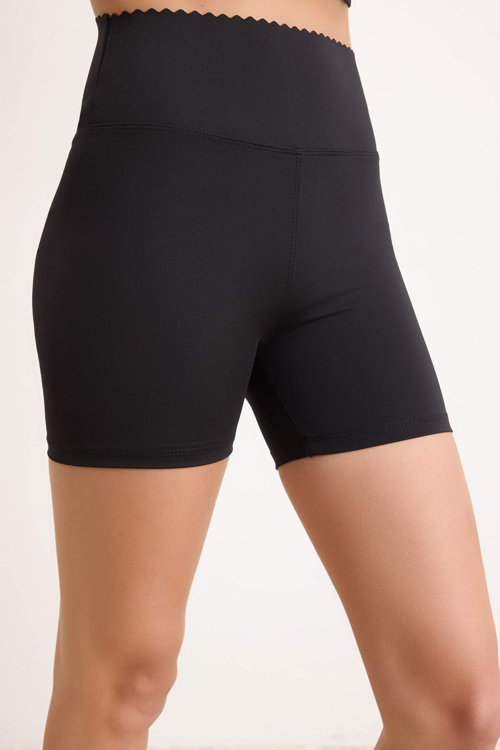 Siyah Dalg?c/Scuba Sort/K?sa Spor Tayt THMSS26TY00003