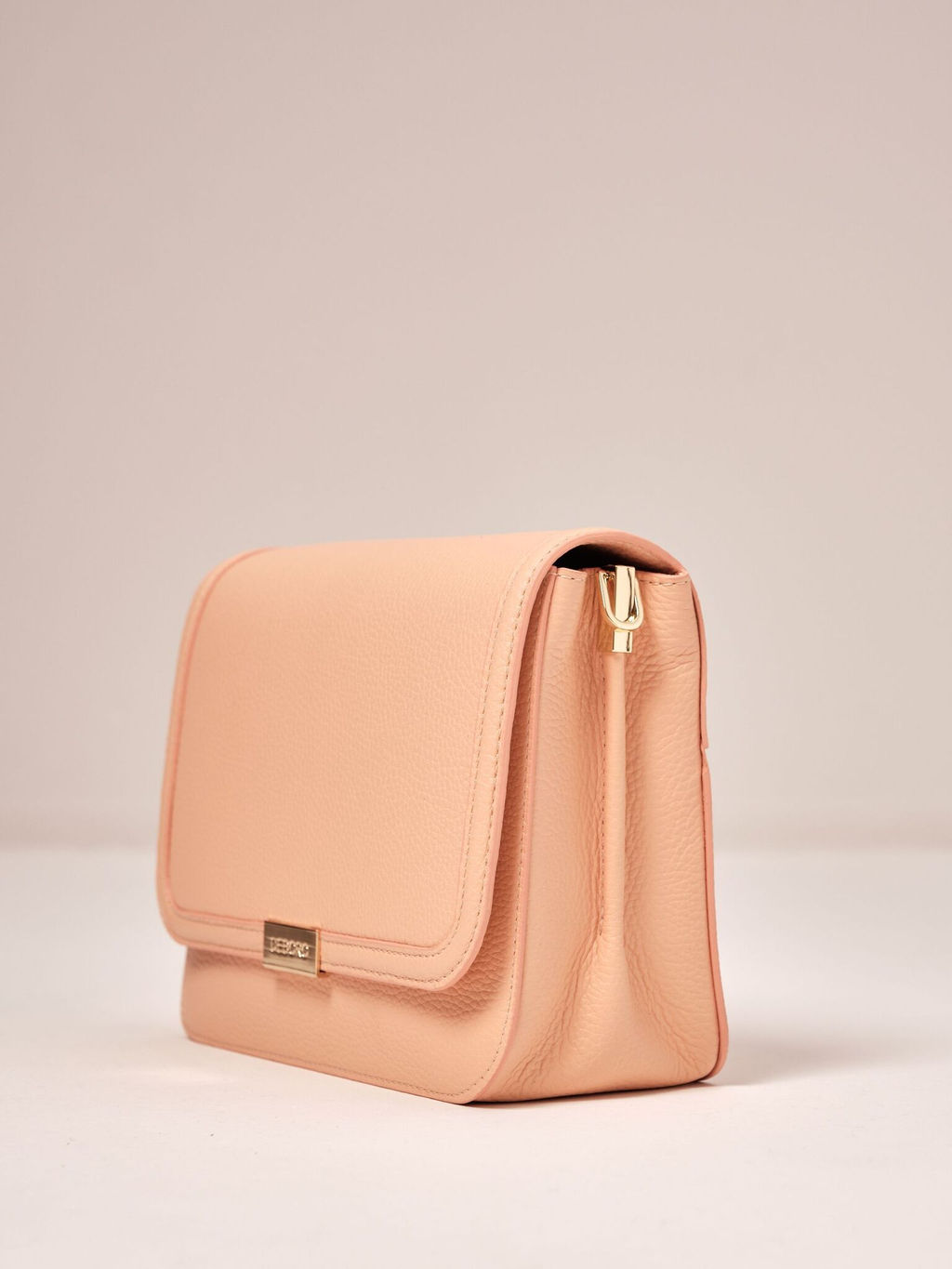 Кожаная сумка Deboro 30532 персик