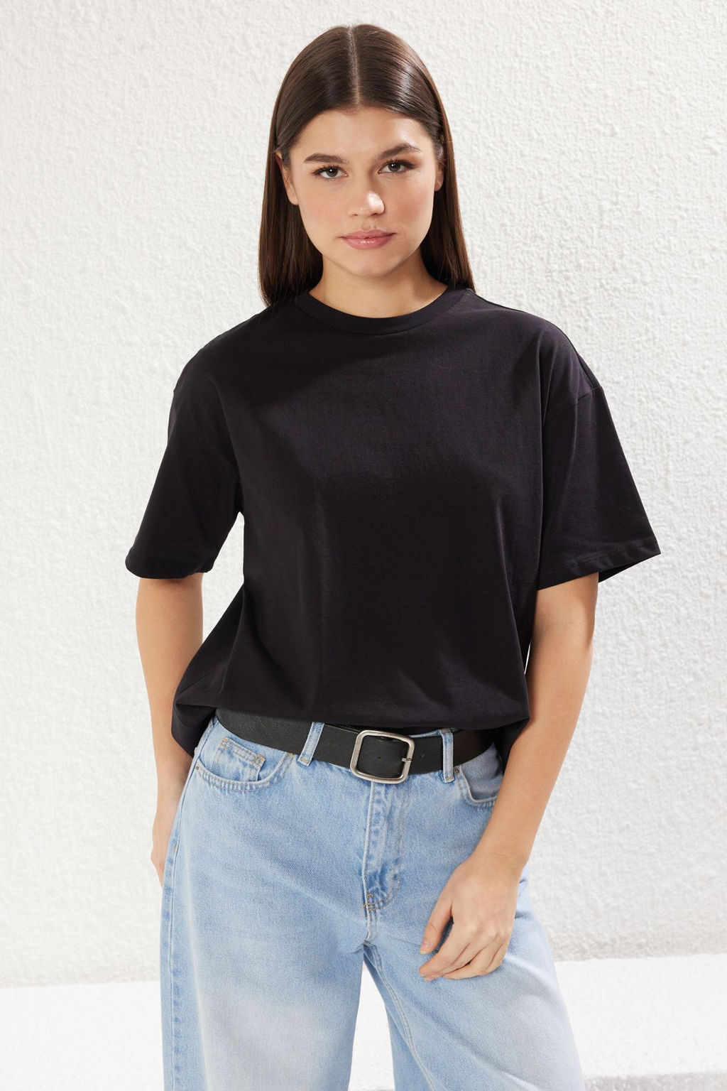 TRENDYOLMILLA Visne Curugu %100 Suprem Oversize/Genis Kesim Asimetrik S?rt Detayl? Orme T-Shirt TWOSS25TS00040  фото 2