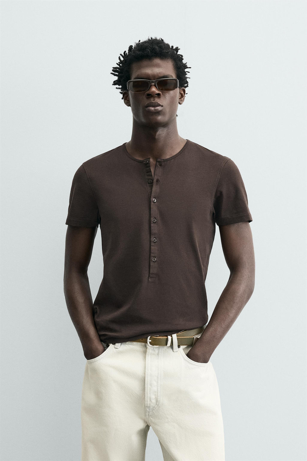CAMISETA SLIM FIT CUELLO PANADERO / Marr?n oscuro