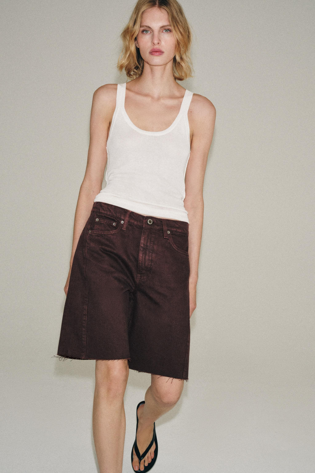 BERMUDA DENIM RELAXED TIRO MEDIO ZW COLLECTION / Granate oscuro - Zara фото 3