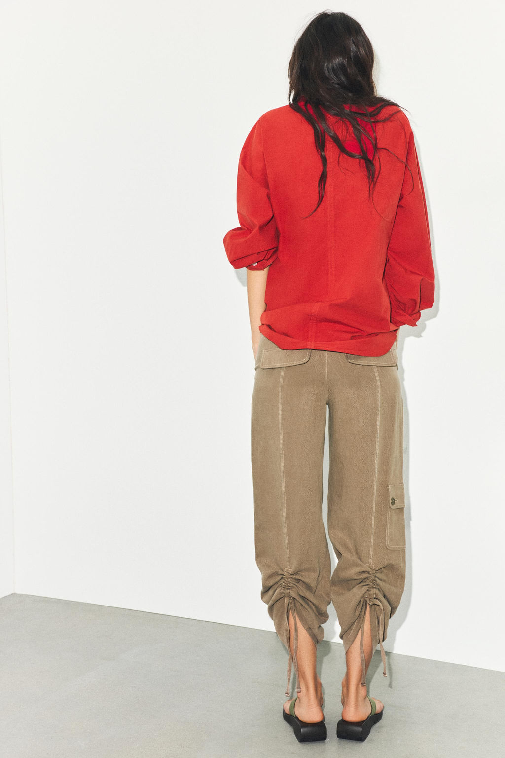 FLOWING GATHERED TROUSERS - Zara фото 13