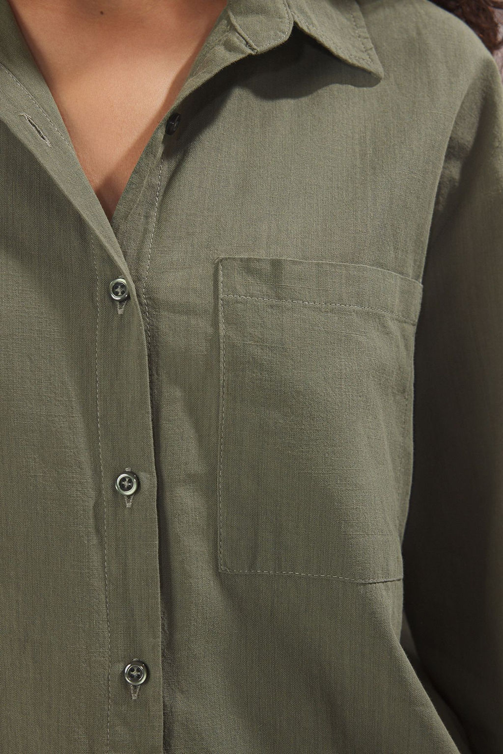 Haki Pamuk Kar?s?ml? Keten Gorunumlu Oversize Genis Kal?p Dokuma Gomlek TWOSS25GO00096