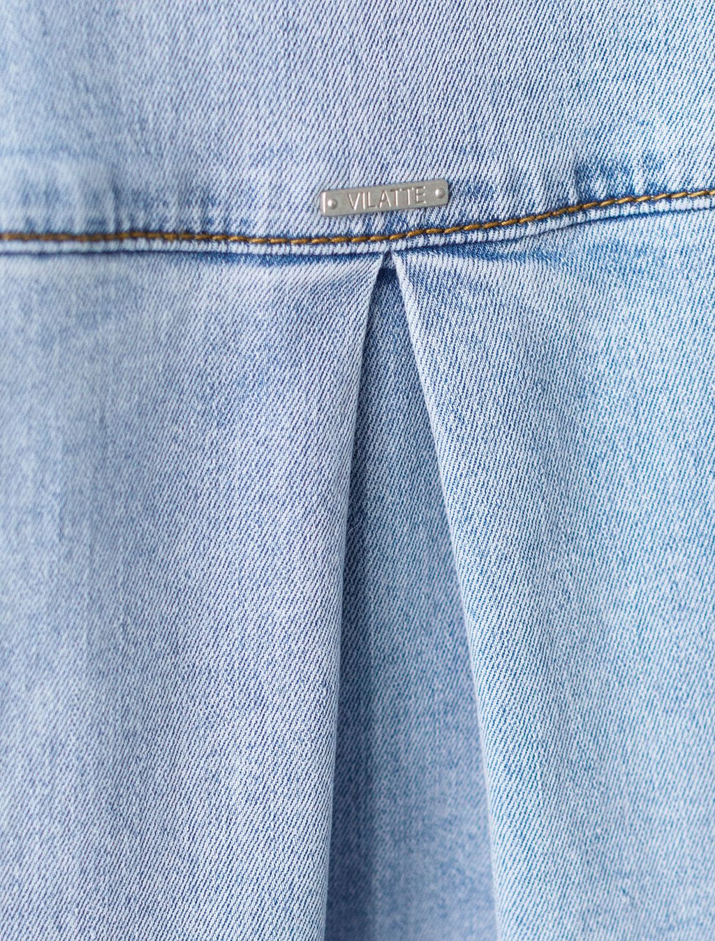 Укороченная рубашка с карманом из облегченного денима