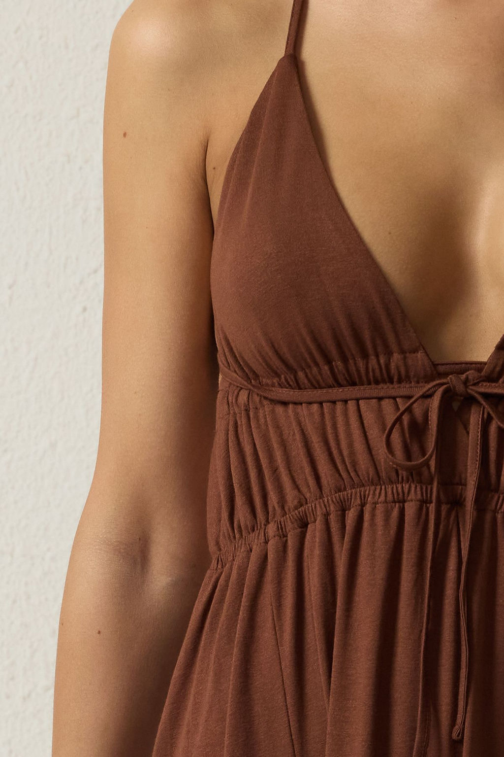 TRENDYOLMILLA Kahverengi Maxi Dokuma Cut Out/Pencere Plaj Elbisesi TBESS25EL00077 фото 9