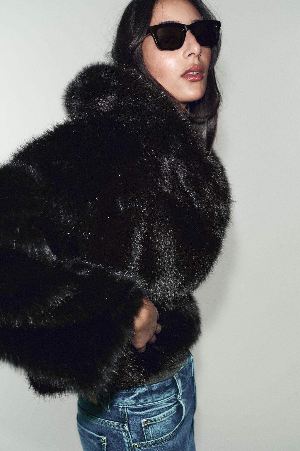 SHORT FAUX FUR COAT WITH LAPEL COLLAR - Zara фото 3