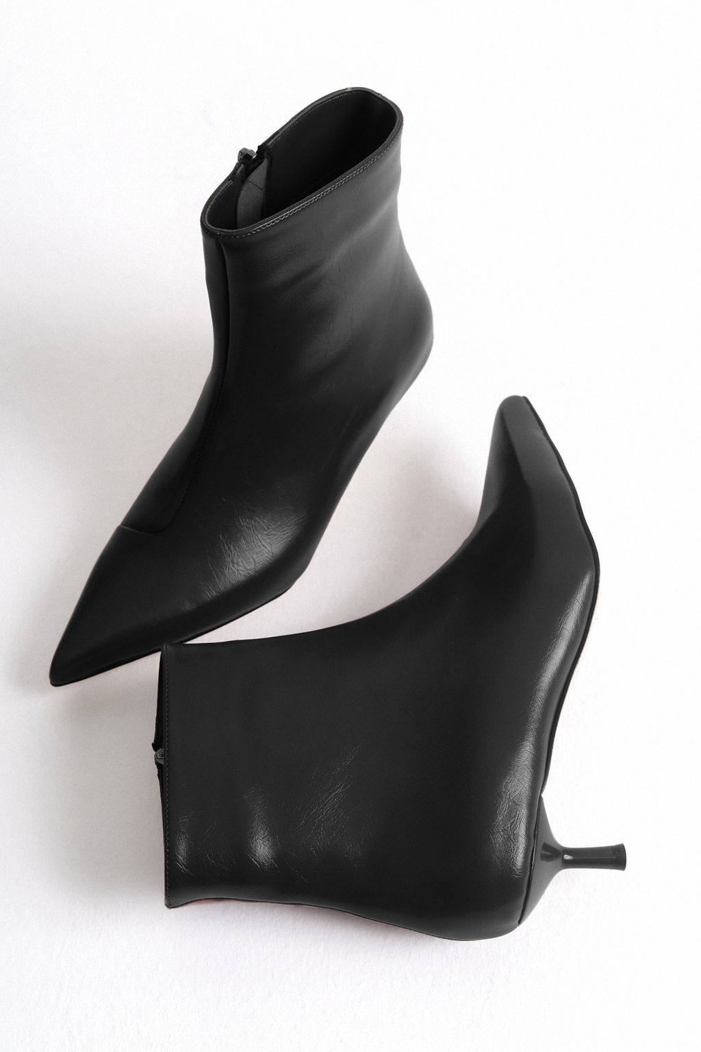 Siyah Sivri Burun Bilekte Kitten Ince Topuklu Kad?n Bot TAKAW26BO00045