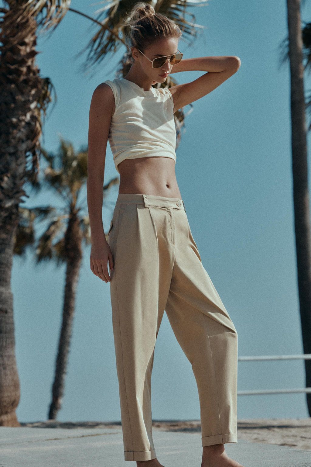 PANTAL?N CHINO BAJO VUELTA / Camel claro - Zara фото 4