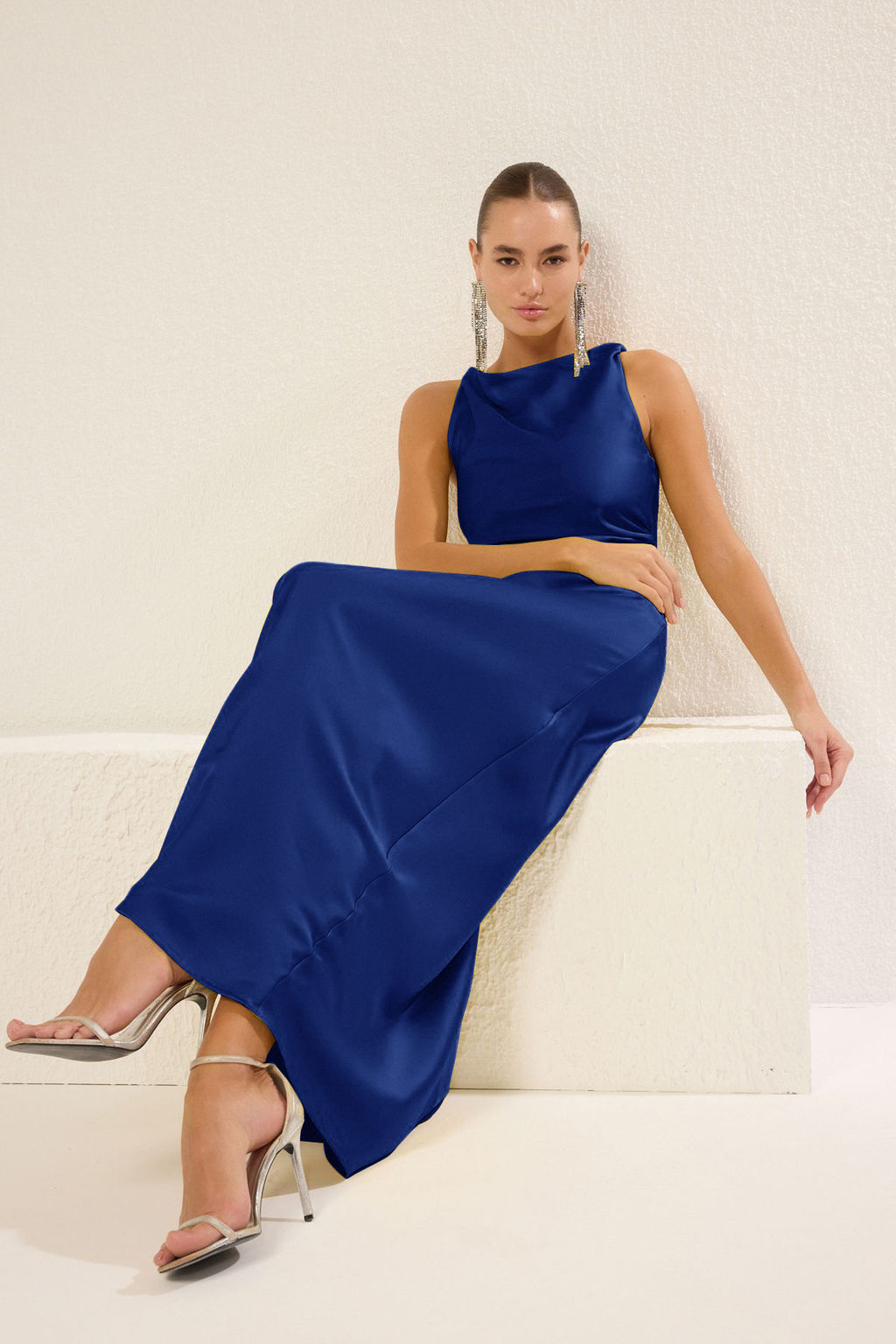 Saks Vucuda Oturan Saten Dokuma Maxi Abiye Gece Mezuniyet Elbisesi TPRSS25AE00066