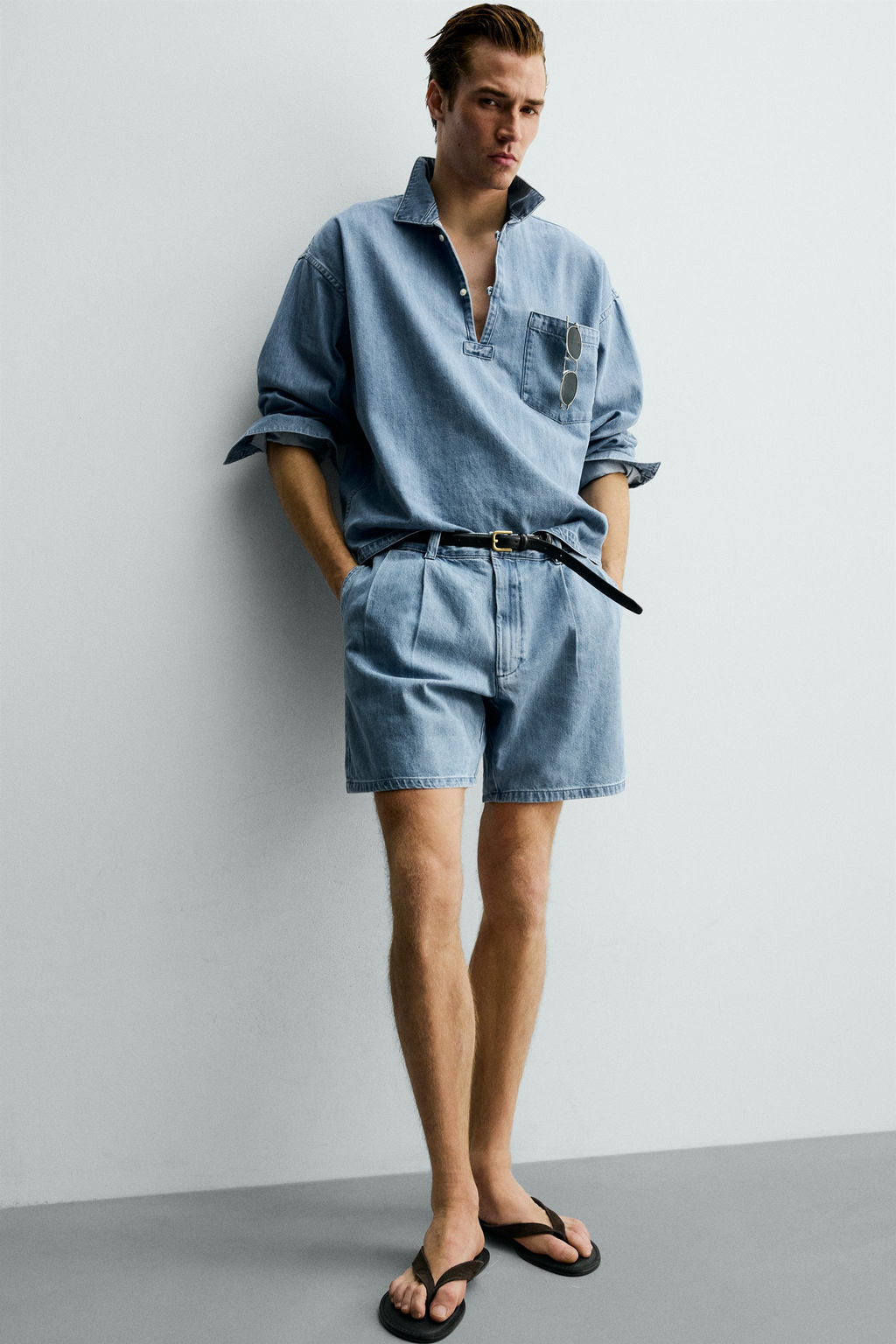 BERMUDA DENIM  RELAXED FIT PLIEGUES / Azul claro