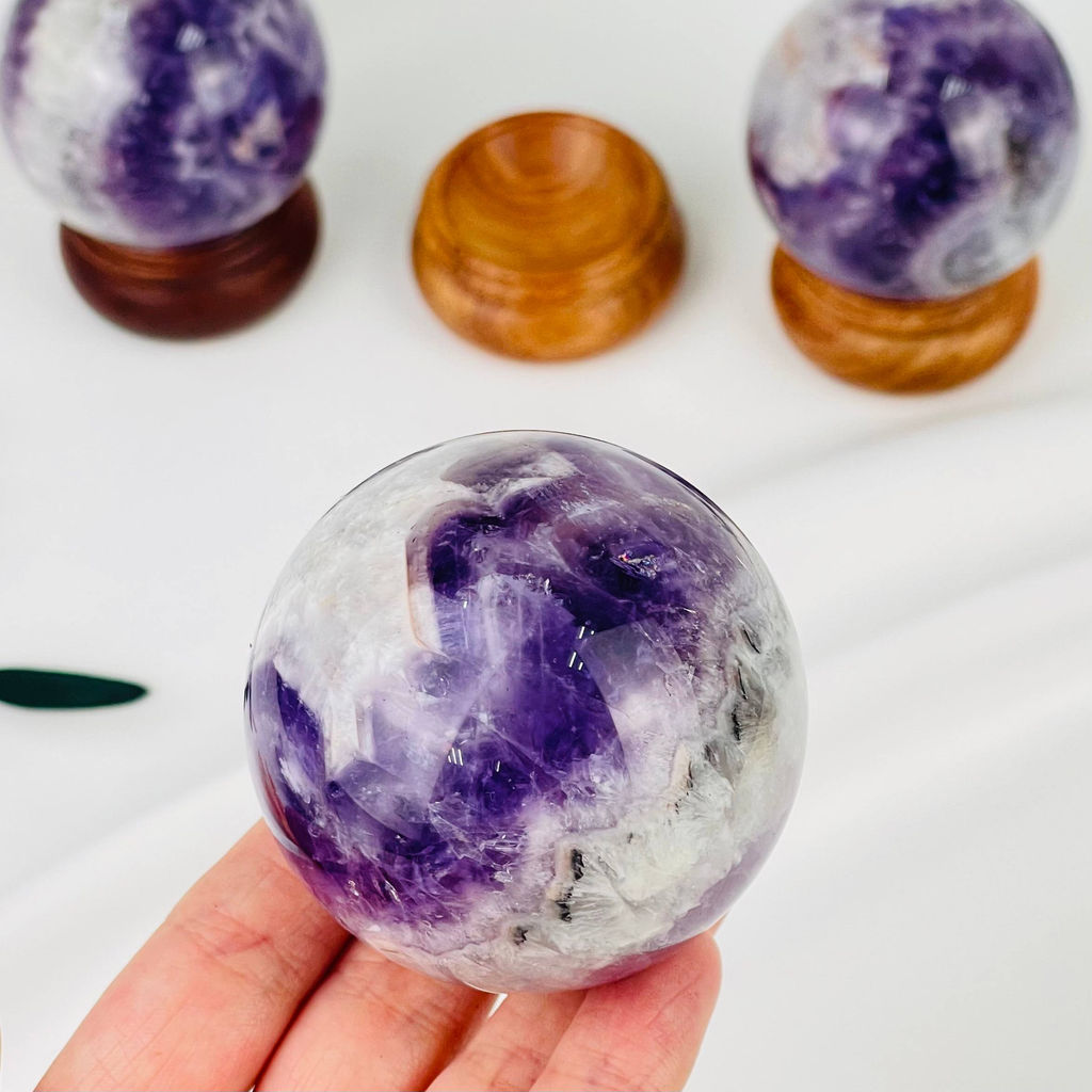 Шар из Аметиста на подставке