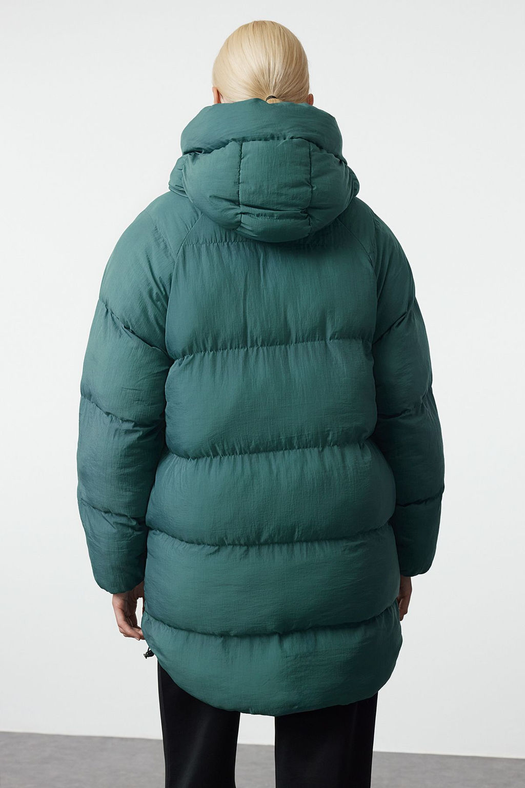 TRENDYOLMILLA Siyah Oversize Kapusonlu Su Itici Sisme Mont TWOAW23MO00193  фото 17